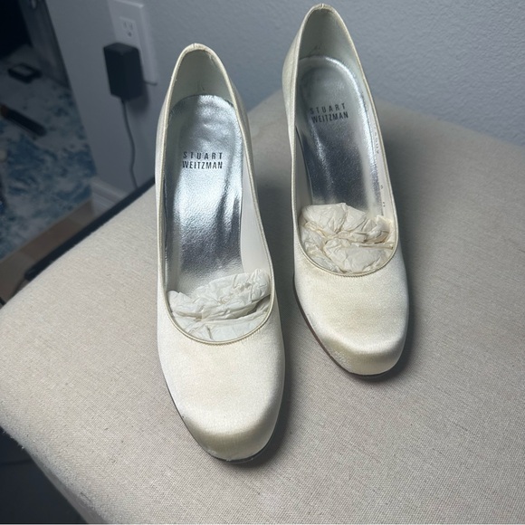 NEW STUART WEITZMAN IVORY satin PUMPS LEATHER SOLE SIZE 6 - Picture 3 of 9